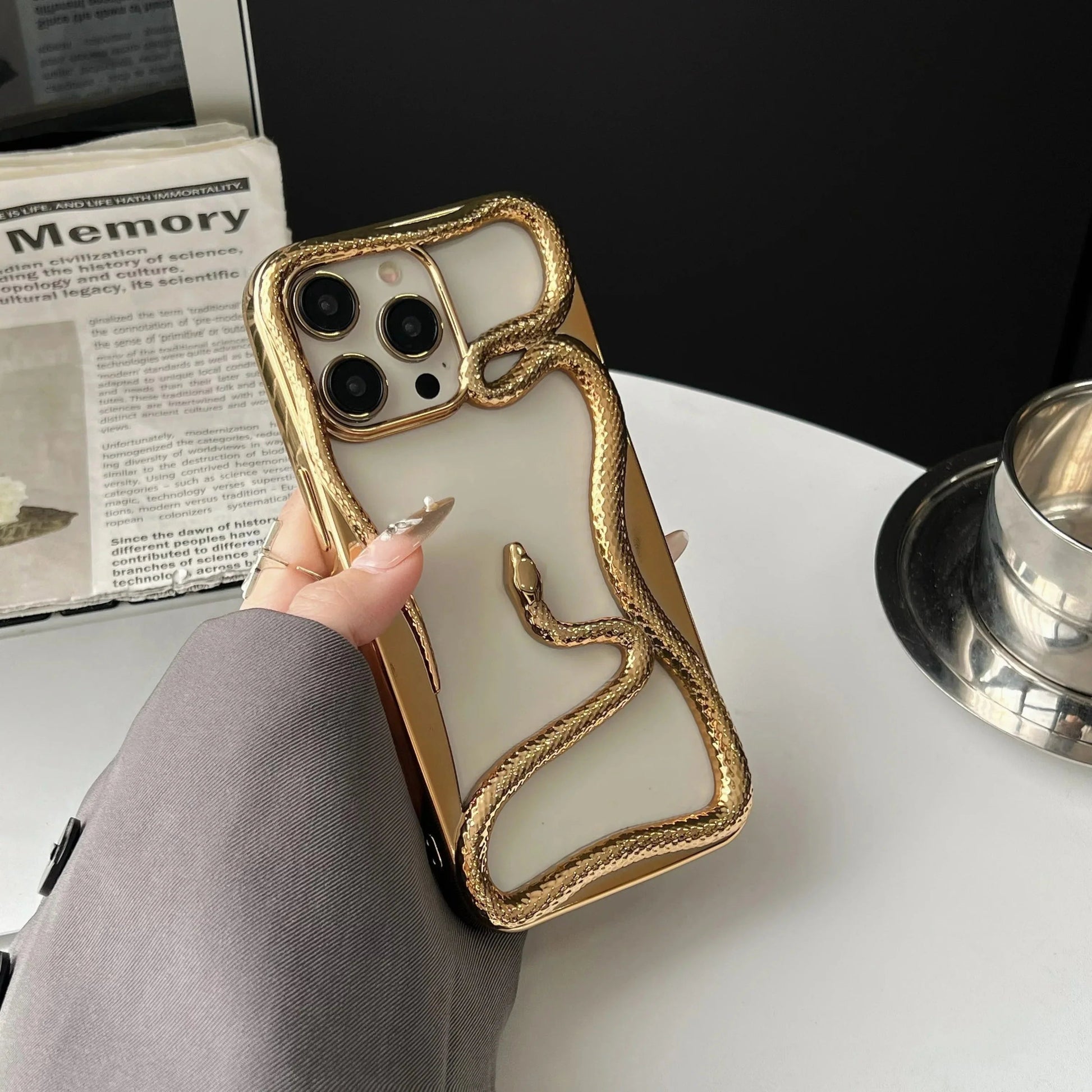 جراب iPhone فاخر بإطار ثعبان